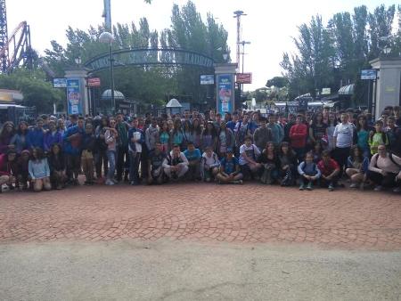 Imagen Participantes del COFU y jóvenes de la Residencia Juan Pablo II disfrutaron de una jornada en el Parque de Atracciones